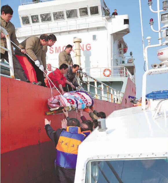 船员意外坠海生命垂危，5小时超速救援生死营救日记(图1)