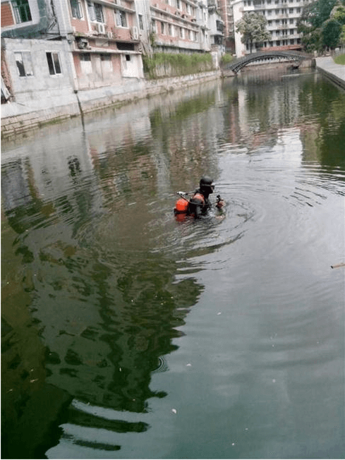 淤泥大作战!水下清理还水域澄澈(图1)